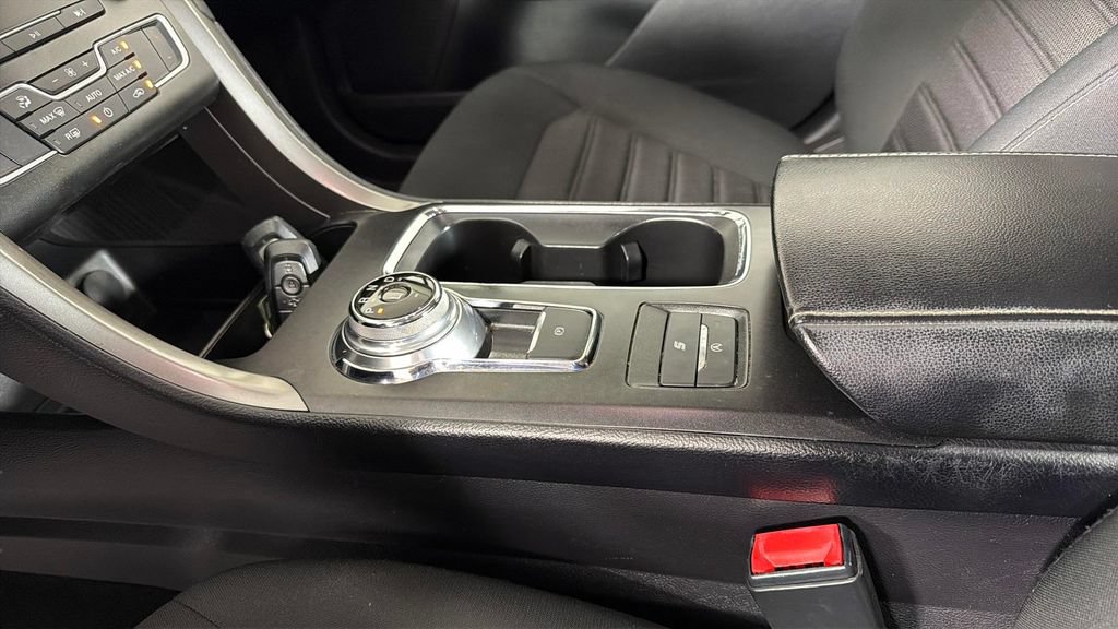 Used 2020 Ford Fusion SE FWD image 23