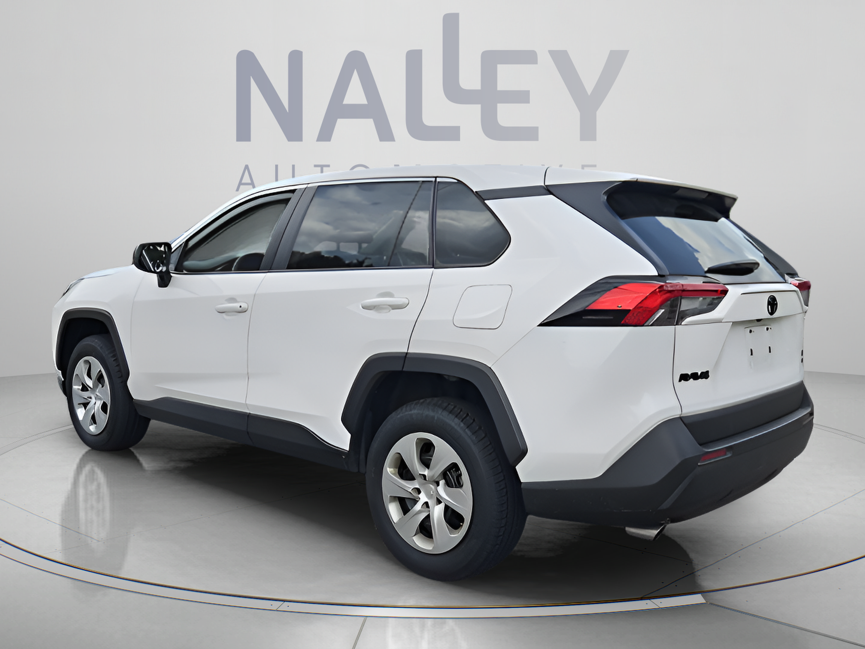 Used 2023 Toyota RAV4 LE AWD/4WD image 3