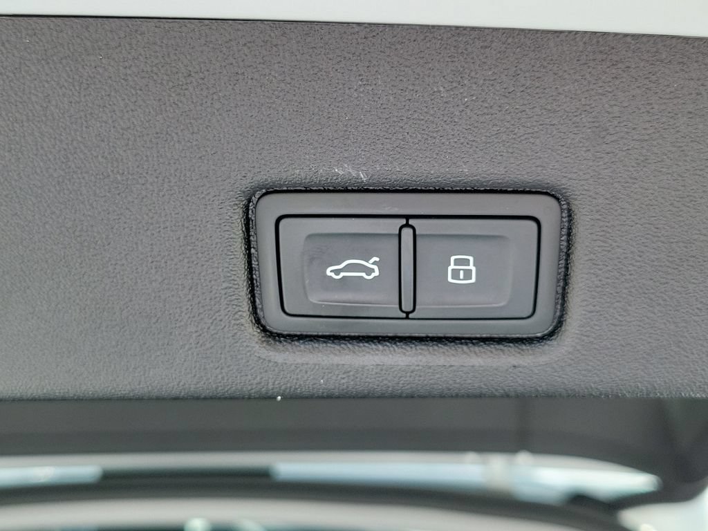 Used 2025 Audi Q5 Premium Plus w/ Premium Plus AWD/4WD image 11