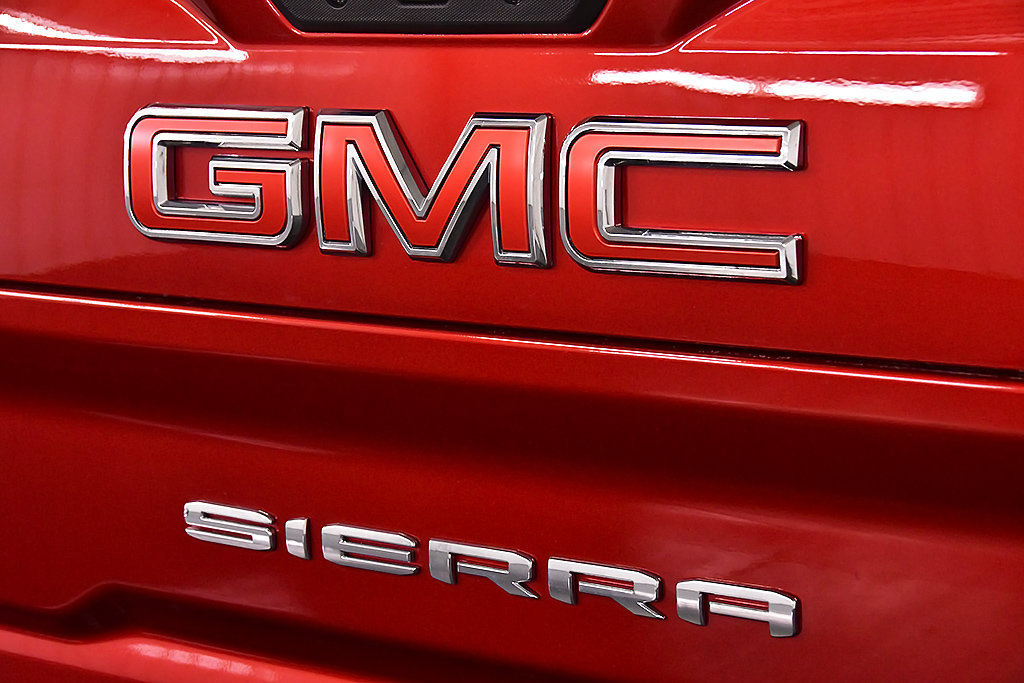 Used 2025 GMC Sierra 2500 AT4 w/ AT4 Premium Plus Package AWD/4WD image 11
