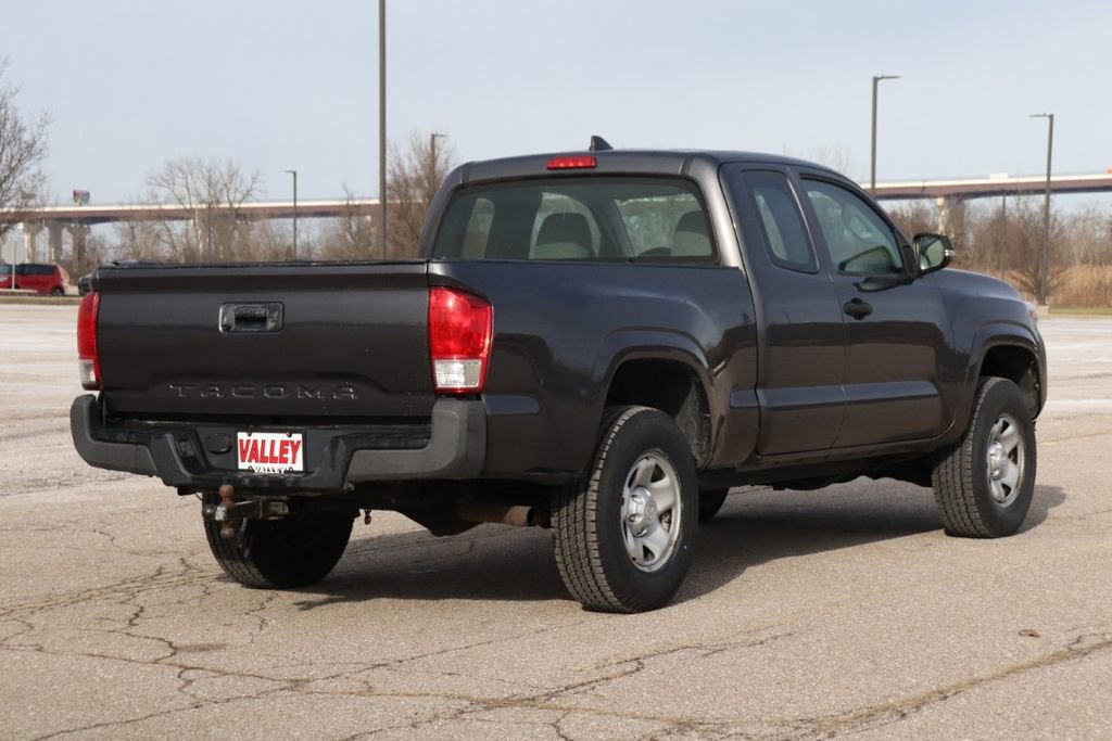 Used 2017 Toyota Tacoma SR image 8