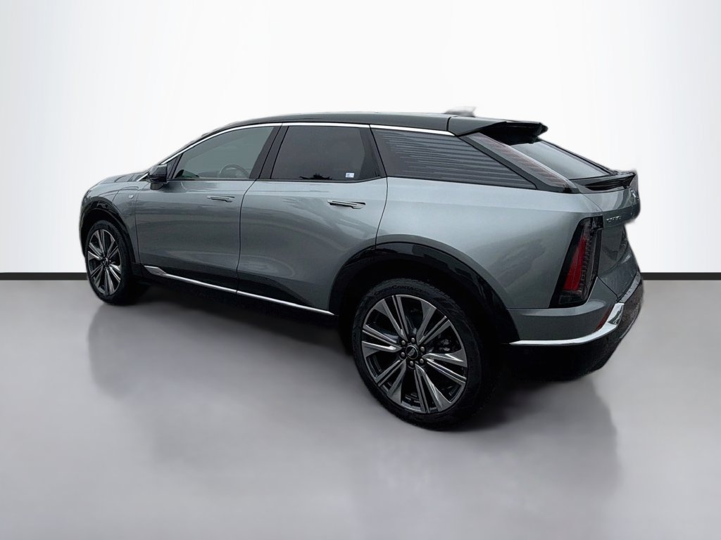Certified 2025 Cadillac Optiq Luxury 2 AWD/4WD image 7