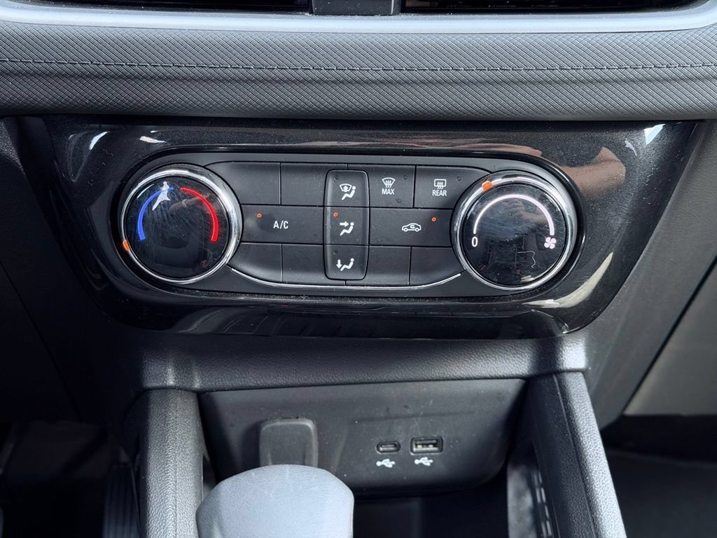 Used 2025 Chevrolet TrailBlazer LT AWD/4WD image 31
