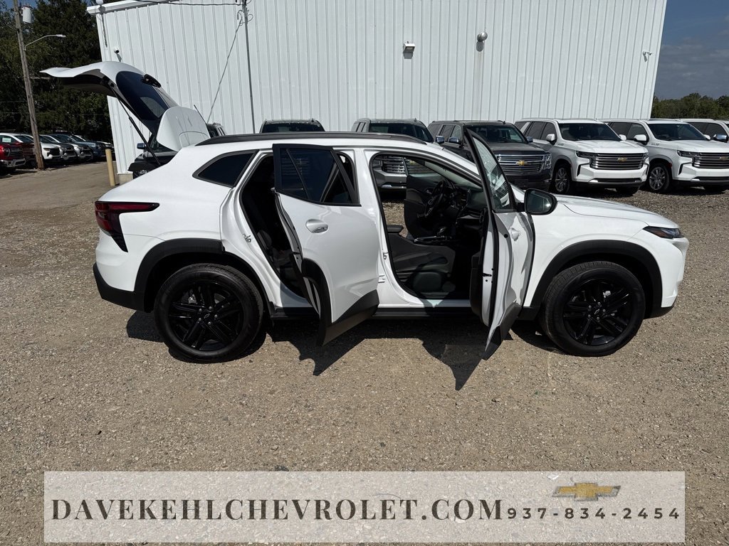 Used 2025 Chevrolet Trax ACTIV w/ Sunroof Package image 32