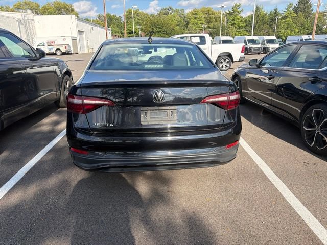 Used 2024 Volkswagen Jetta SE FWD image 3