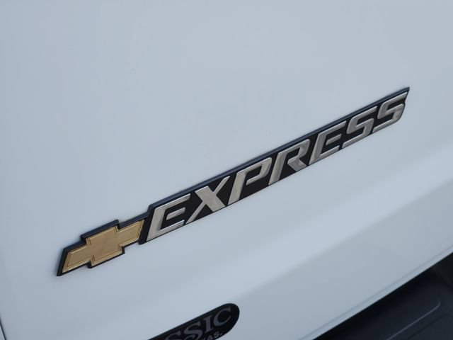 Used 2025 Chevrolet Express 3500 LT w/ LT Preferred Equipment Group RWD image 8