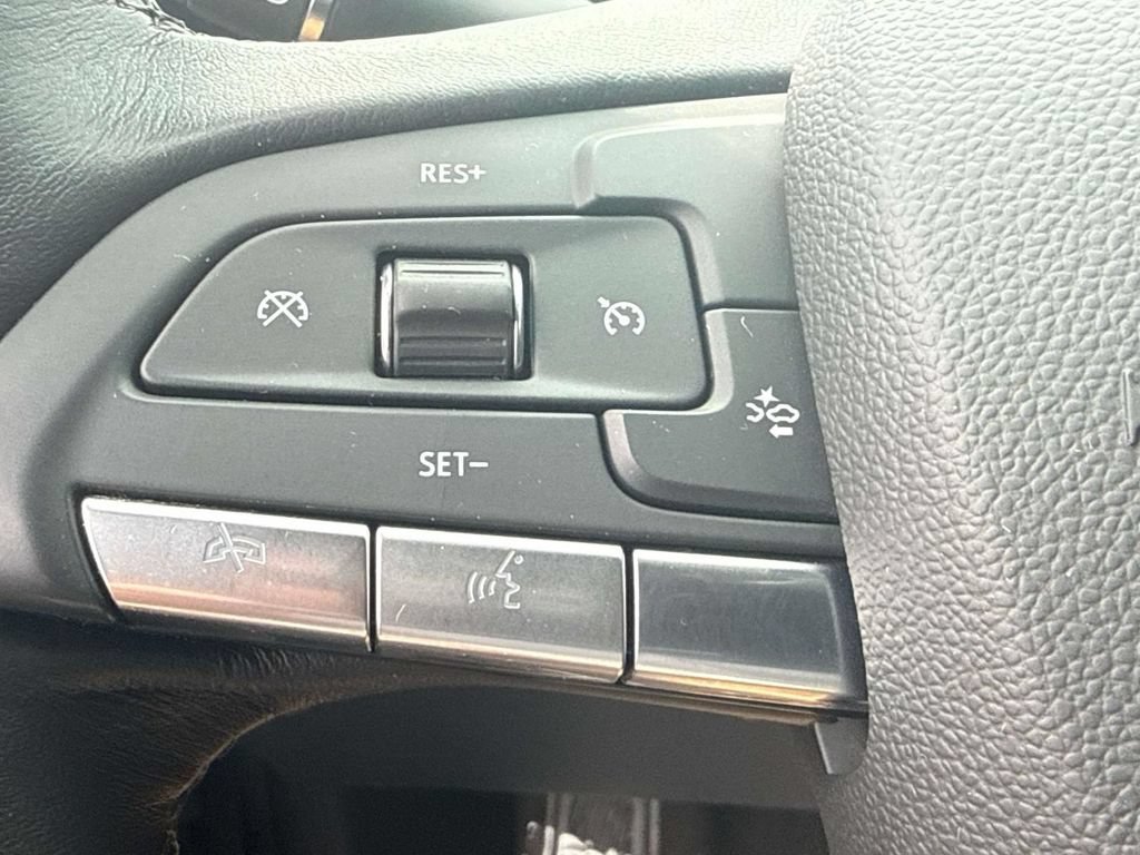 Used 2025 Cadillac XT4 Premium Luxury FWD image 24