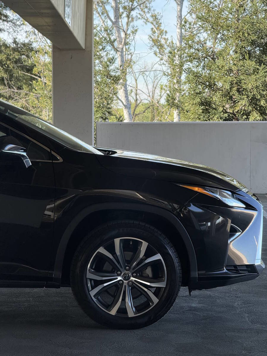 Used 2018 Lexus RX 450h AWD w/ Premium Package image 9