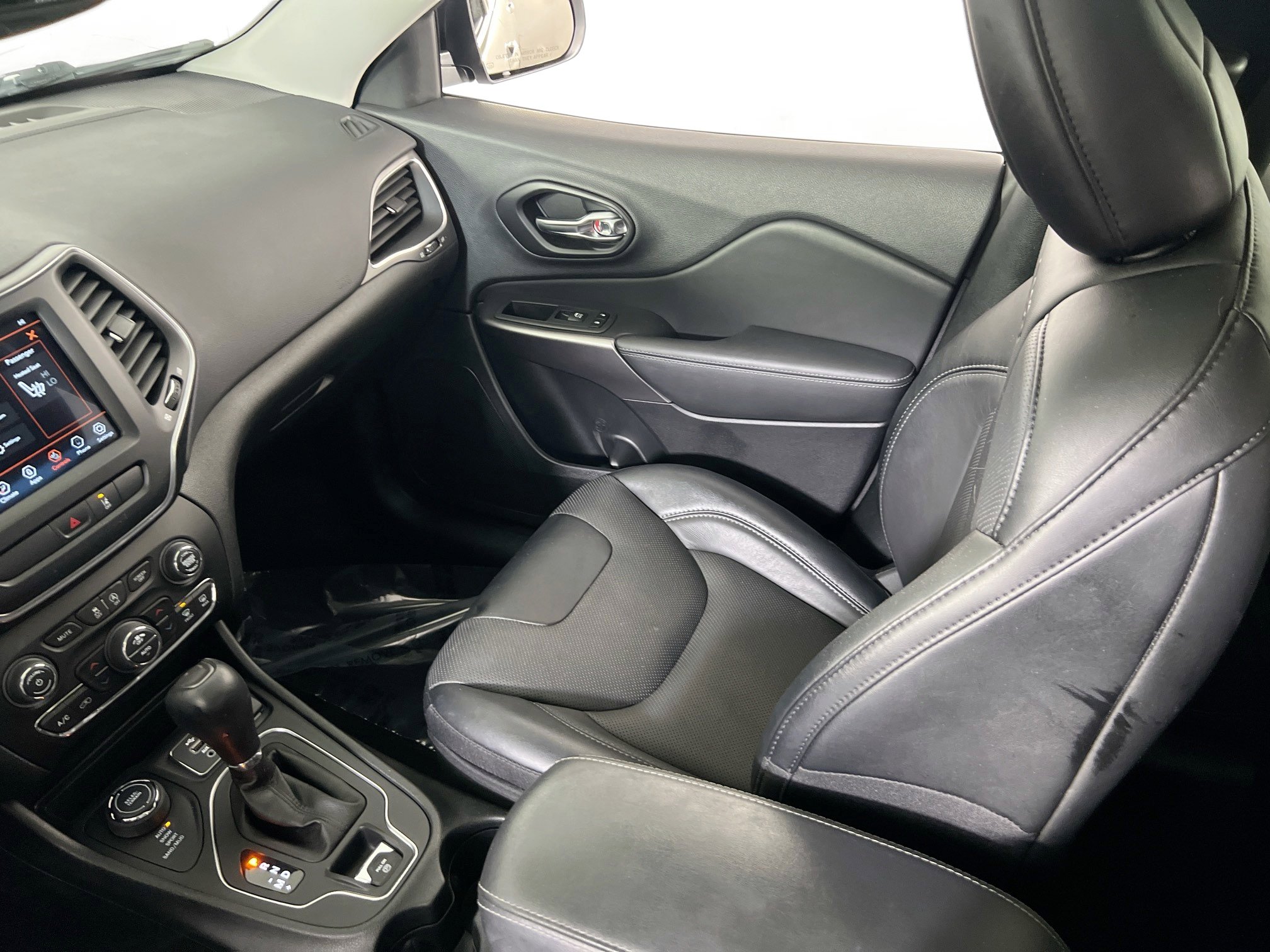 Used 2022 Jeep Cherokee Latitude Lux w/ Sun & Sound Group image 23