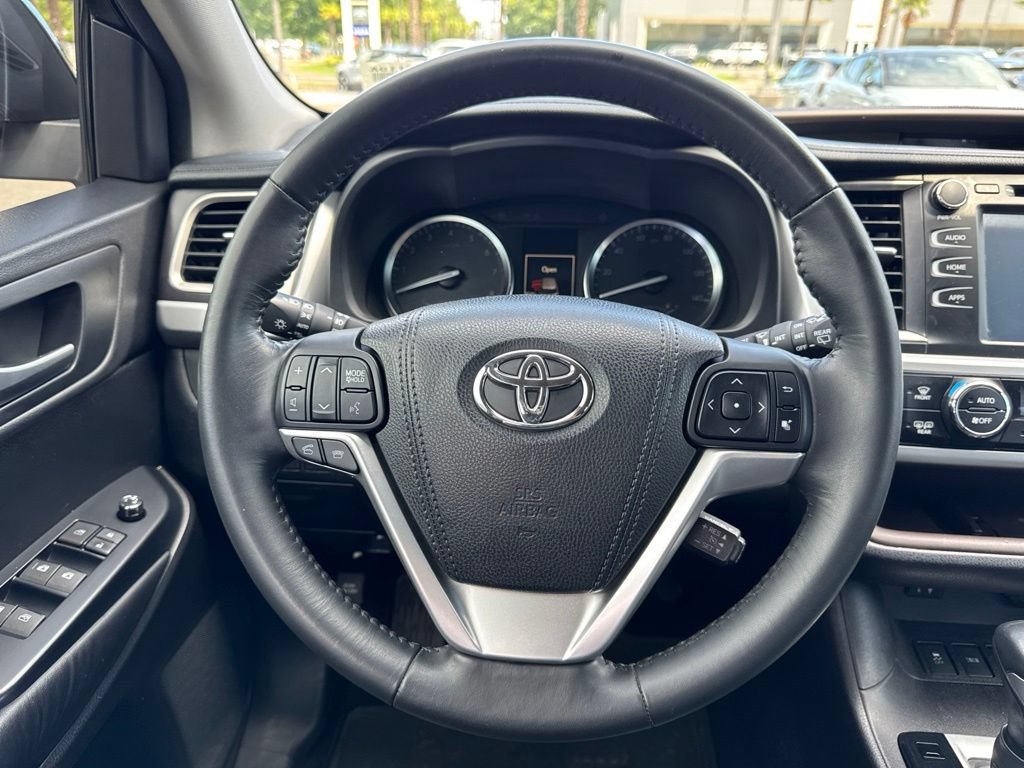 Used 2015 Toyota Highlander XLE AWD/4WD image 24