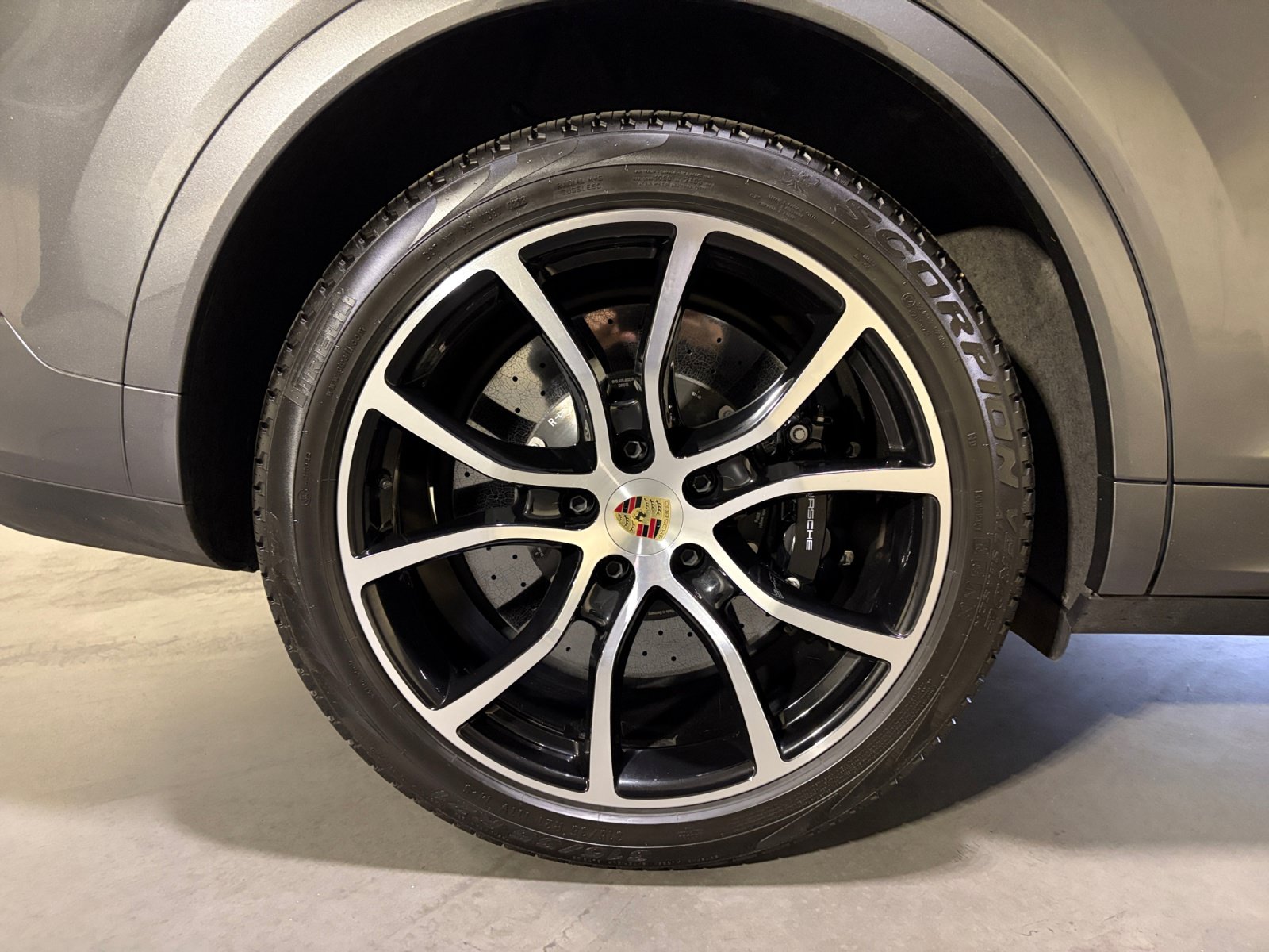 Certified 2023 Porsche Cayenne Turbo S AWD/4WD image 21