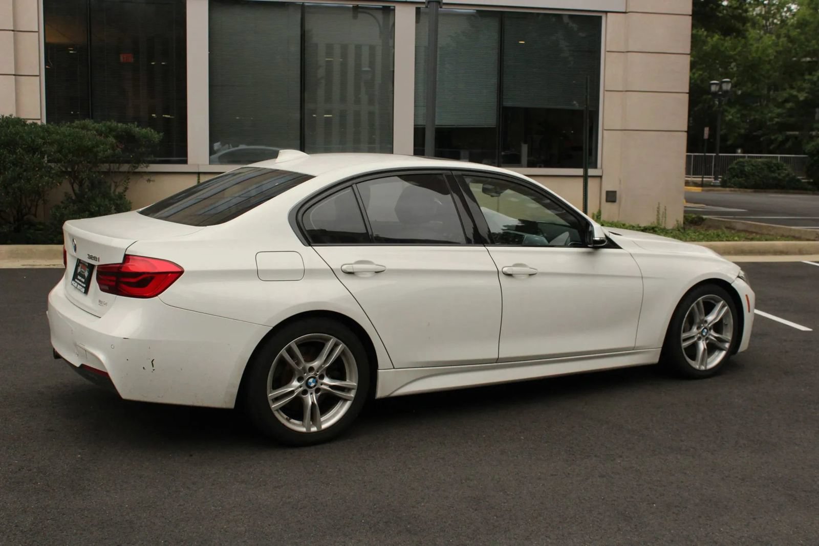 Used 2016 BMW 328i Sedan w/ M Sport Package RWD image 7