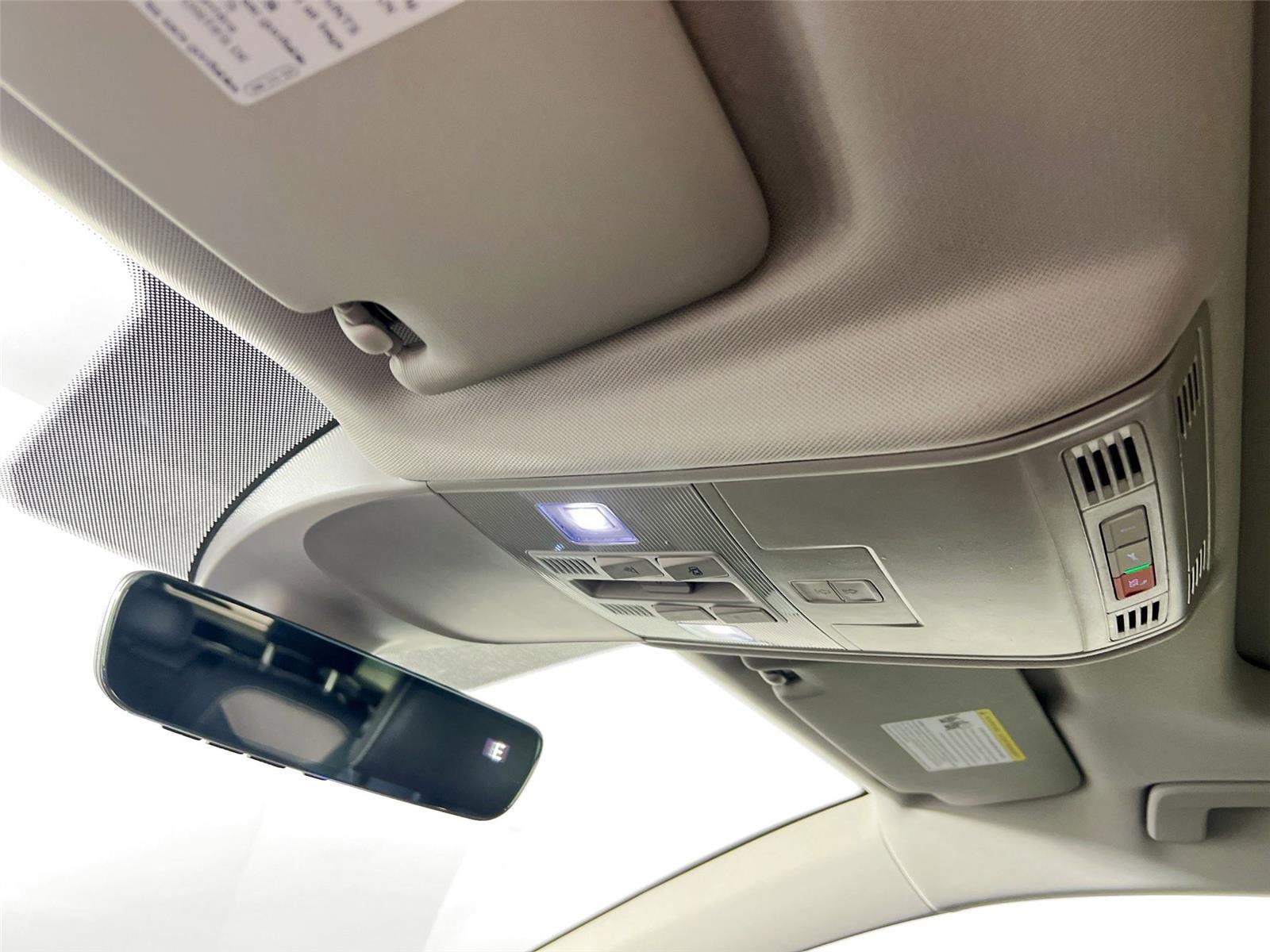 Used 2024 Volkswagen Taos SEL image 11