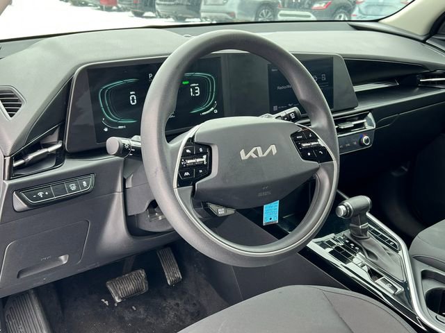 Used 2023 Kia Niro LX image 12