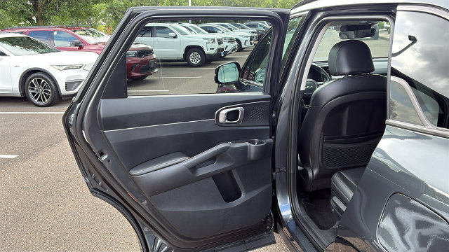 Used 2022 Kia Sorento S FWD image 25