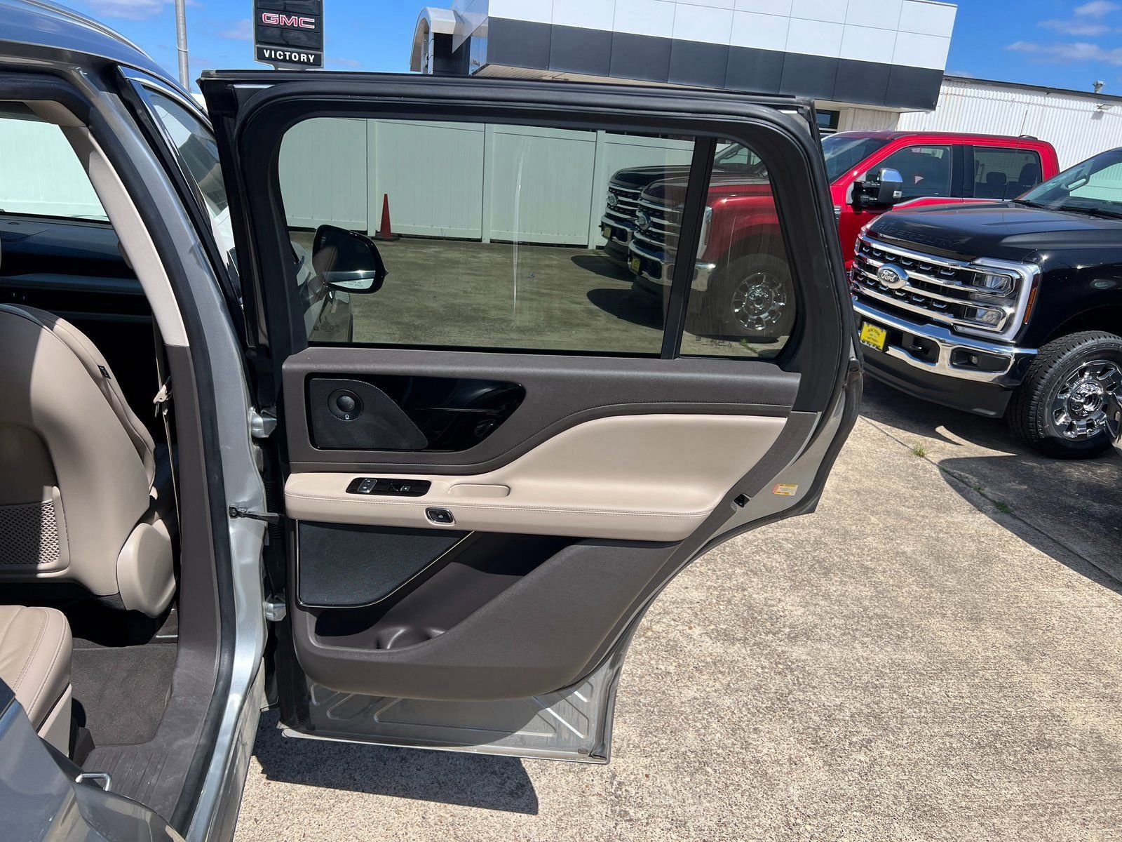 Used 2022 Lincoln Aviator Reserve w/ Equipment Group 201A AWD/4WD image 12