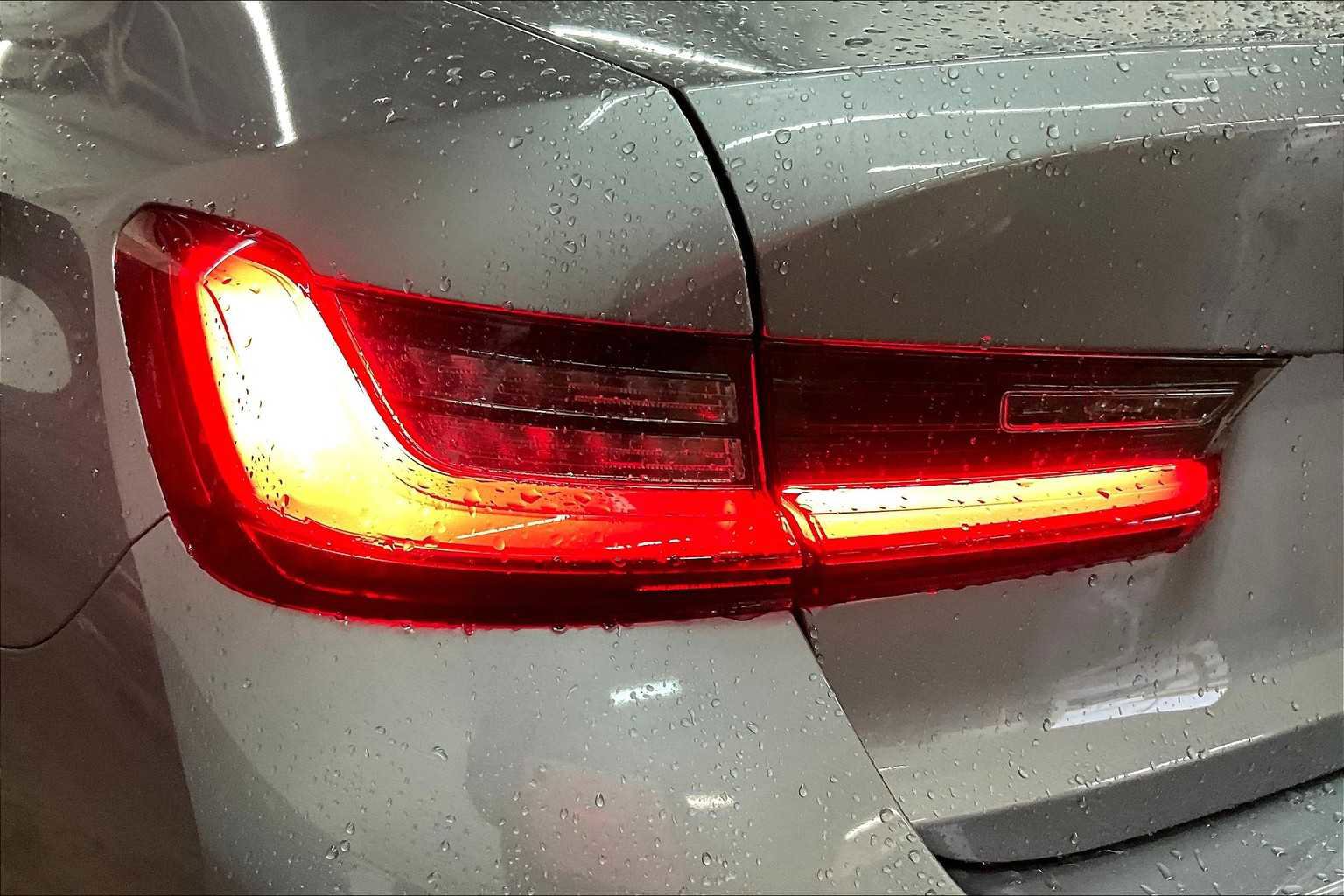 Used 2025 BMW 330i 330i w/ Premium Package image 32