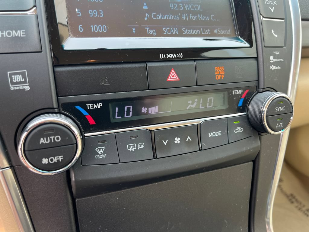 Used 2017 Toyota Camry XLE FWD image 19