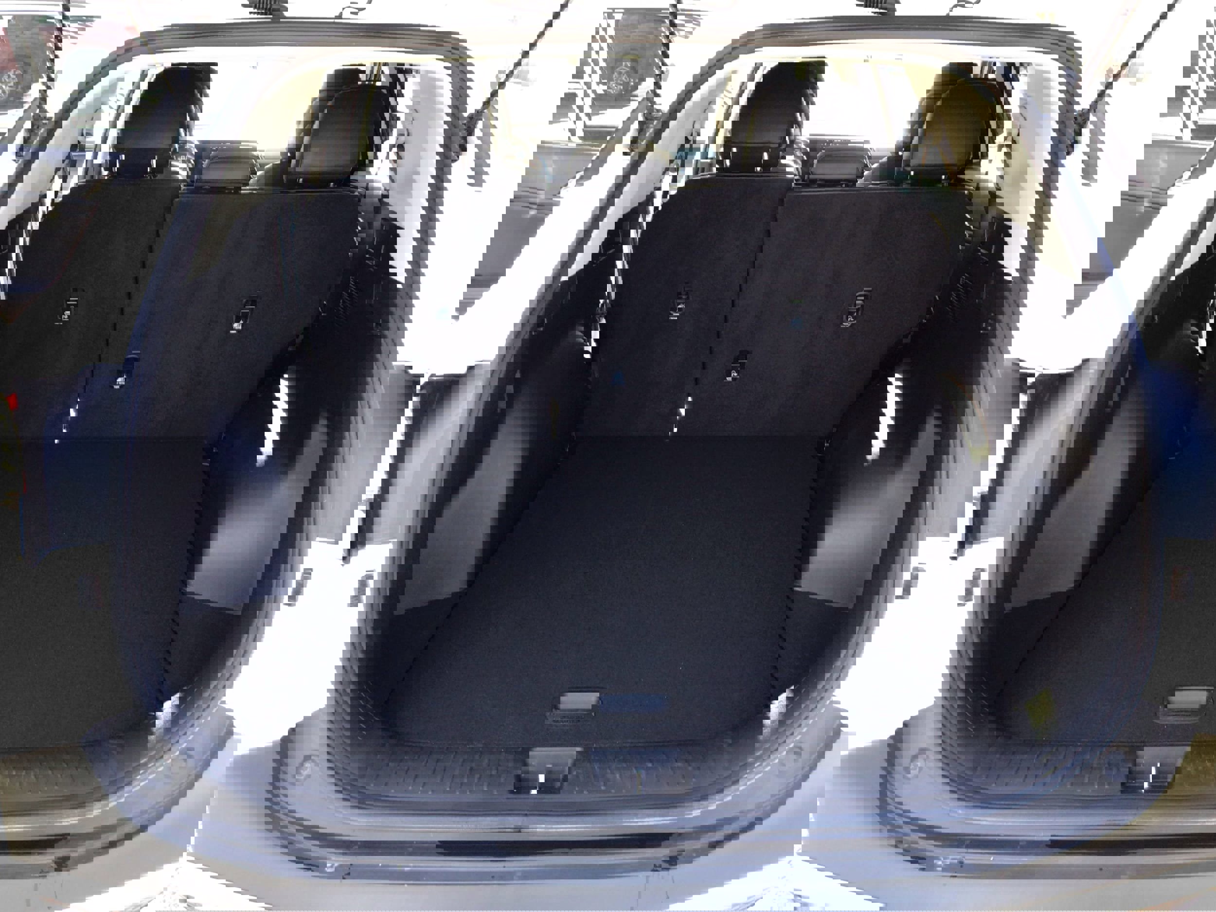 Used 2025 Kia Sportage EX image 14