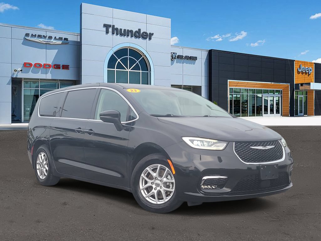 Certified 2023 Chrysler Pacifica Touring-L FWD image 1