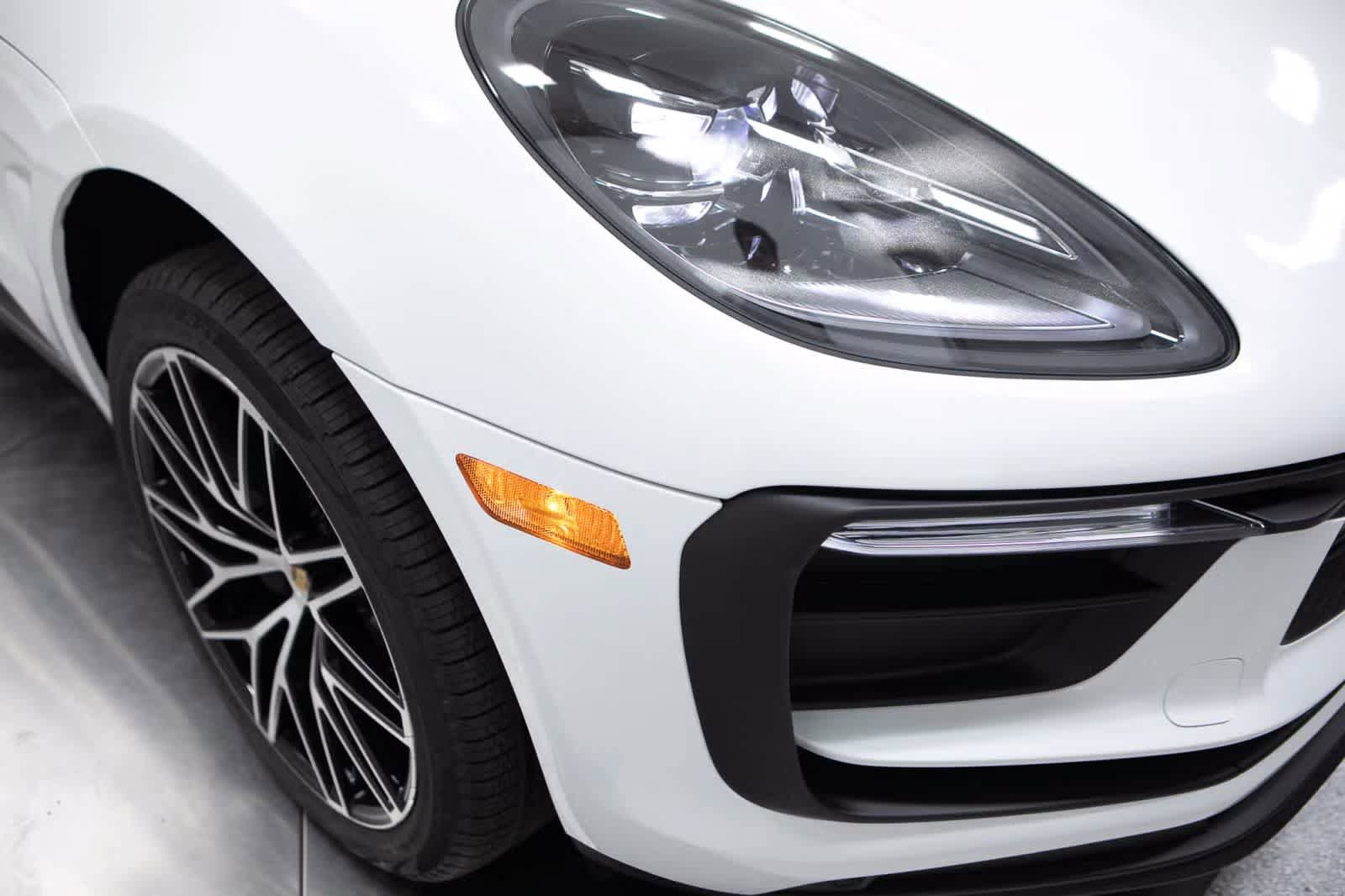 Used 2026 Porsche Macan AWD/4WD image 12