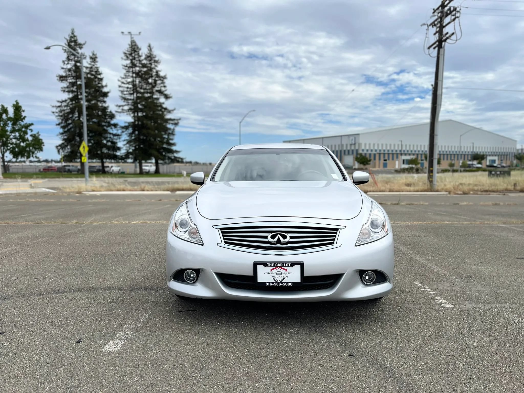 Used 2015 INFINITI Q40 w/ Navigation Package RWD image 2