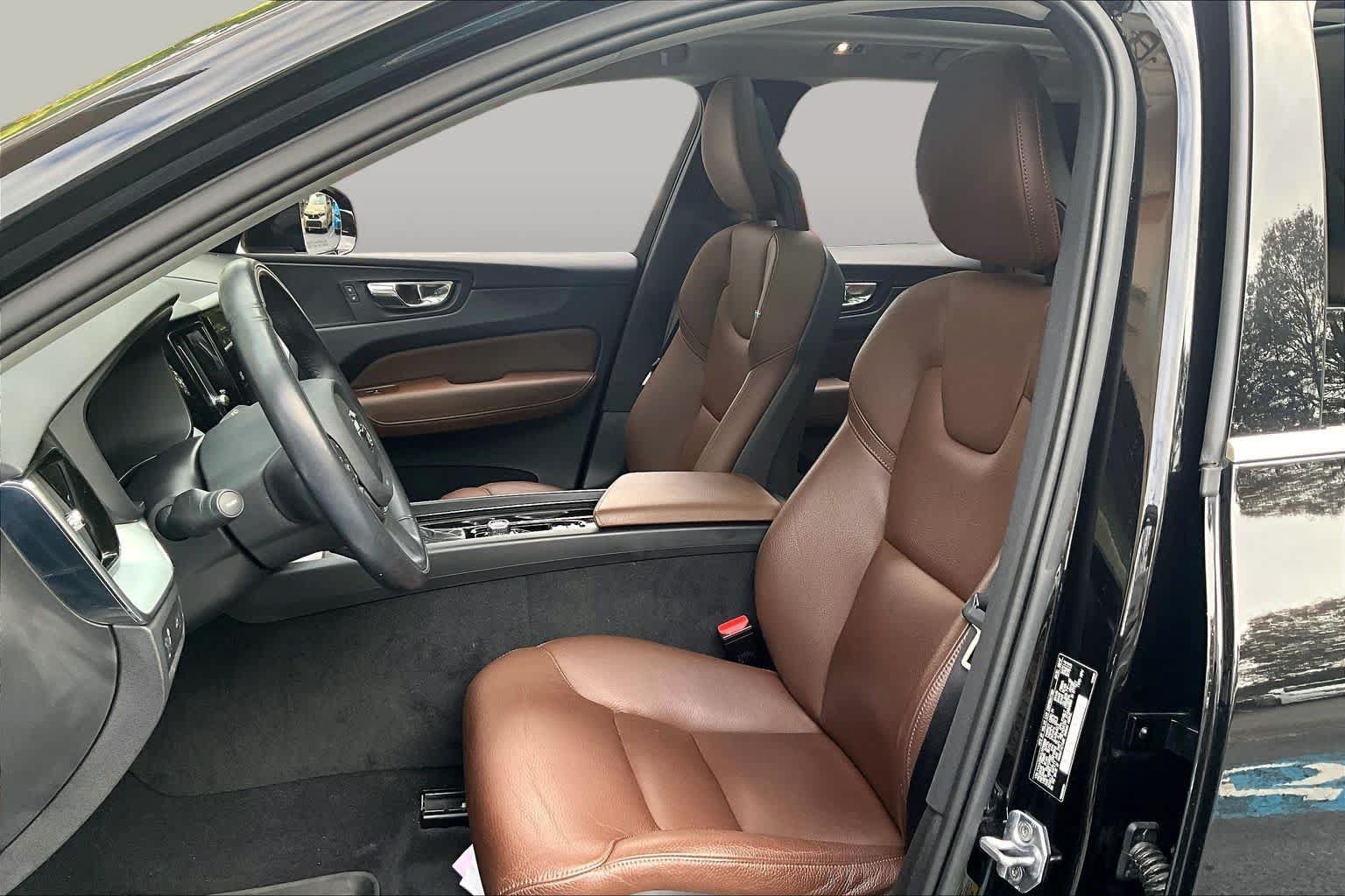 Used 2018 Volvo XC60 T6 Momentum w/ Convenience Package AWD/4WD image 7