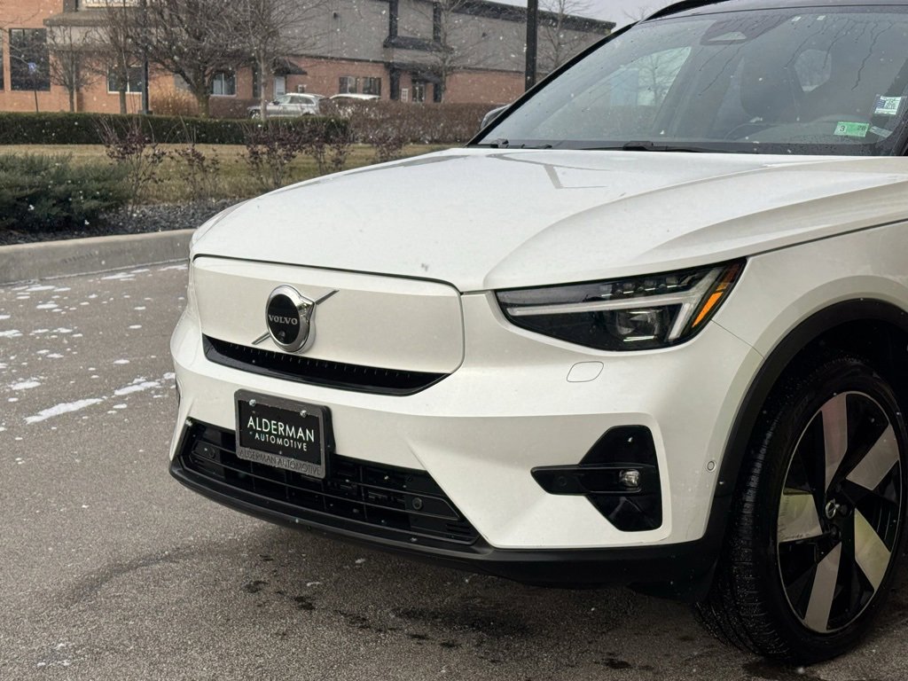 Used 2023 Volvo XC40 Recharge Ultimate image 13