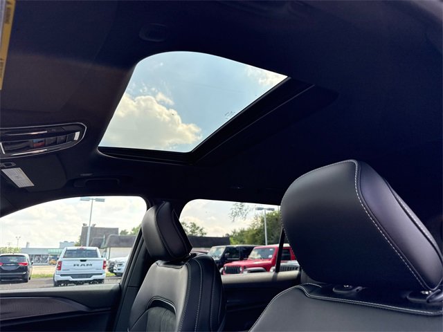 New 2025 Jeep Grand Cherokee L Altitude image 4