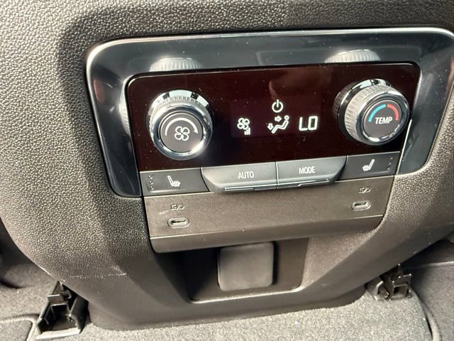 Used 2025 Chevrolet Suburban Z71 w/ Comfort Package image 23