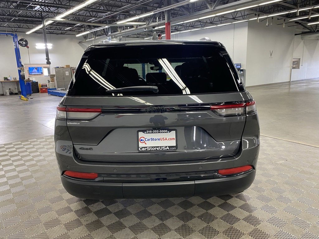 Used 2024 Jeep Grand Cherokee Altitude image 9