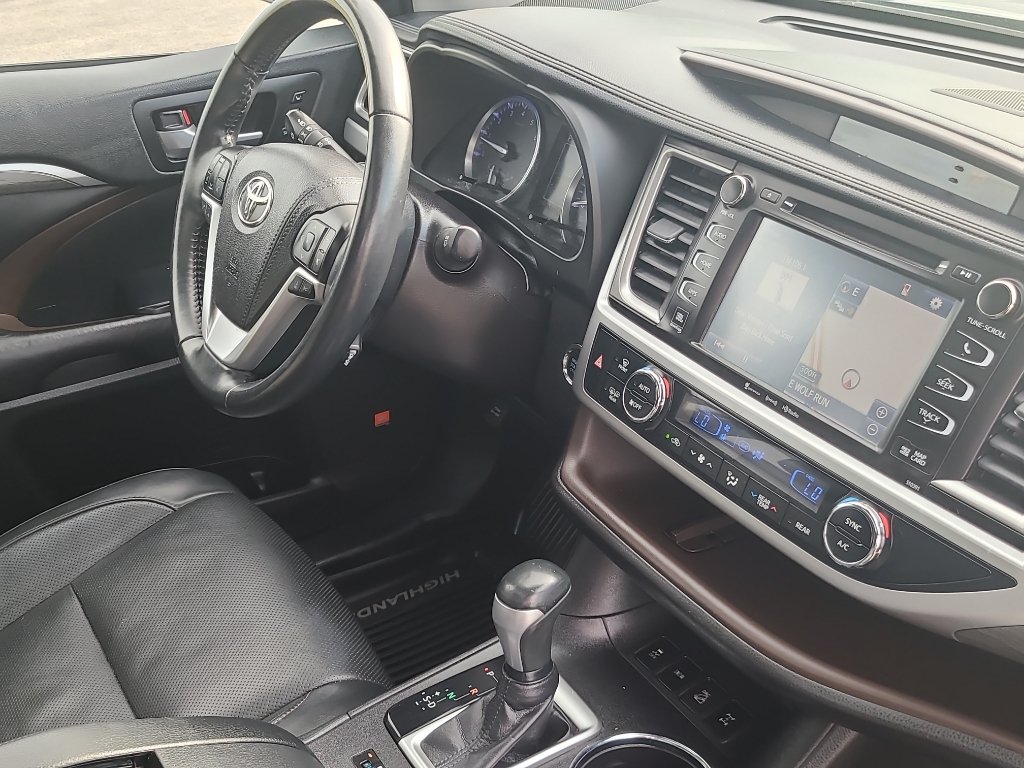 Used 2018 Toyota Highlander Limited AWD/4WD image 27