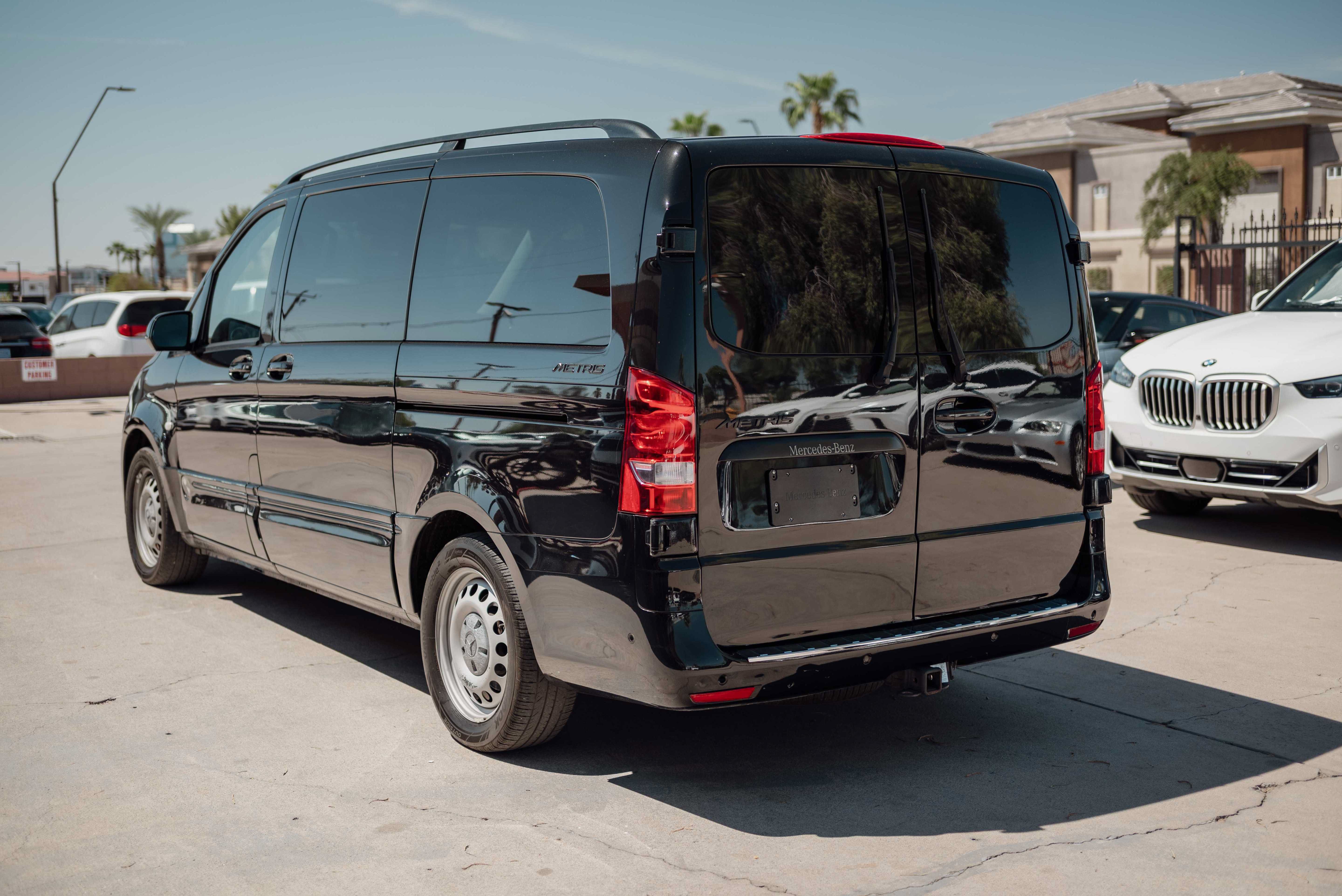 Used 2017 Mercedes-Benz Metris Passenger image 4