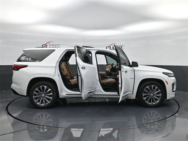 Used 2022 Chevrolet Traverse Premier image 32