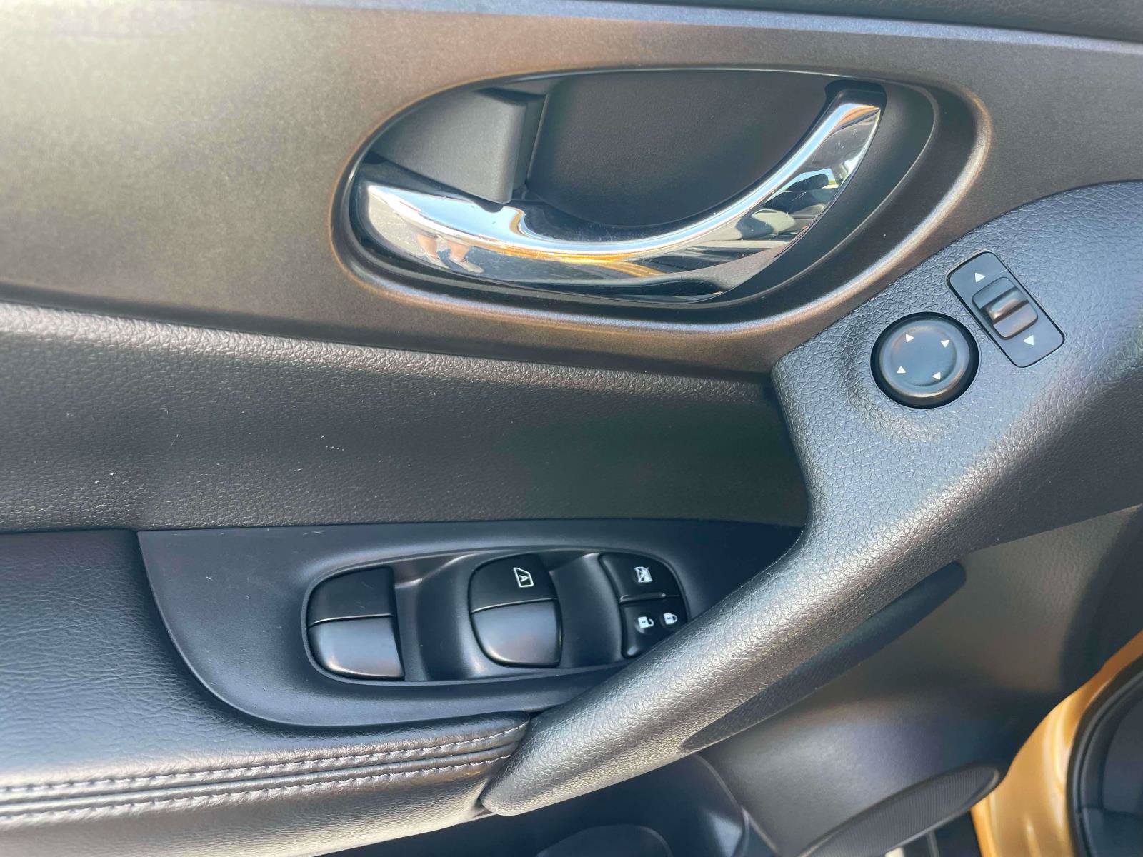 Used 2015 Nissan Rogue SV FWD image 11
