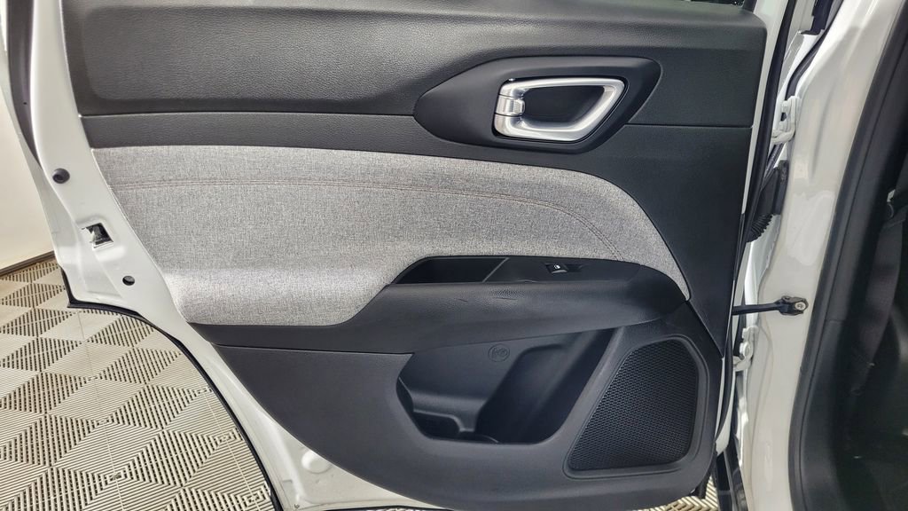 Used 2024 Jeep Compass Latitude image 26