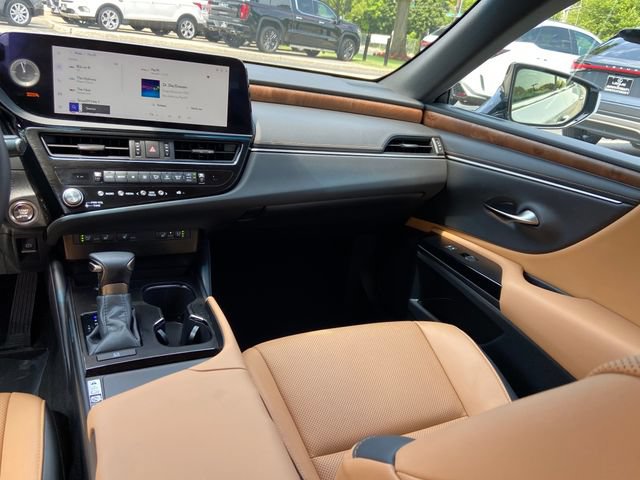Certified 2023 Lexus ES 250 w/ Premium Package AWD/4WD image 16