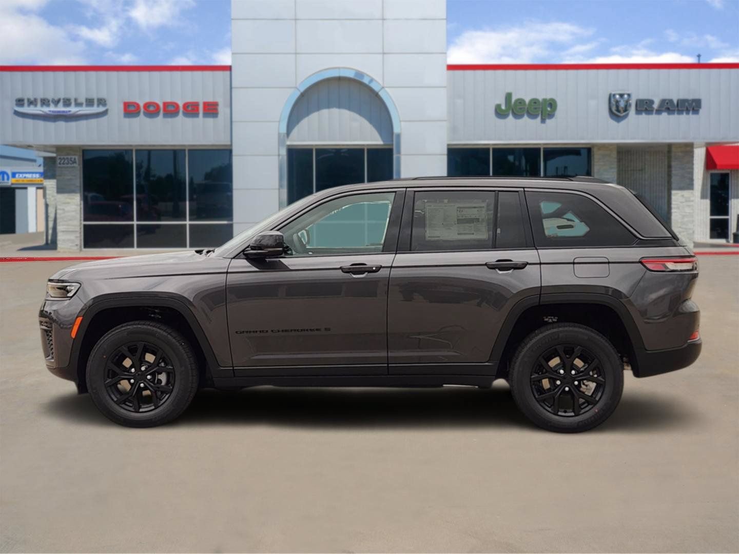 New 2026 Jeep Grand Cherokee Altitude RWD image 3