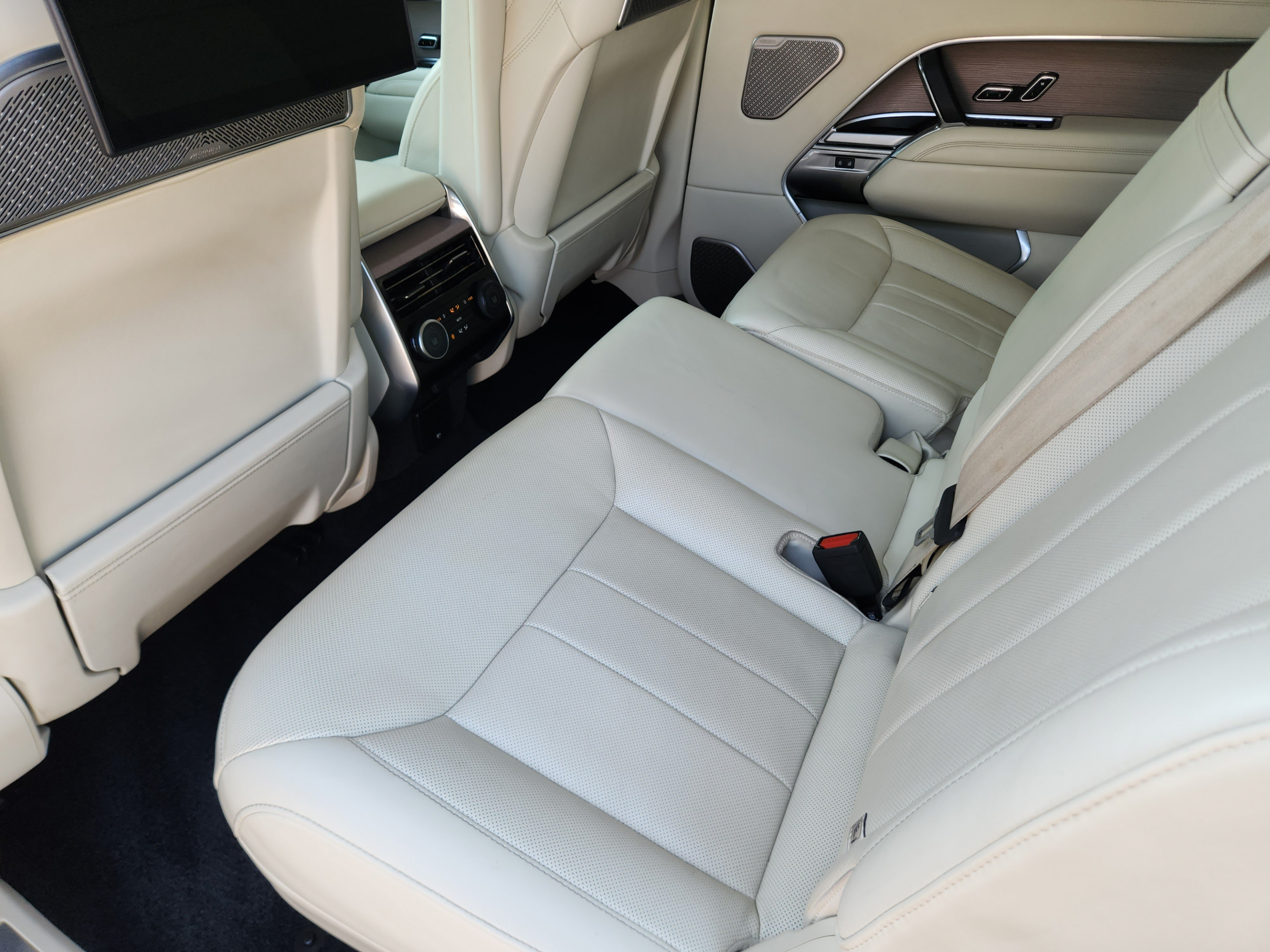 Certified 2025 Land Rover Range Rover Long Wheelbase Autobiography AWD/4WD image 25