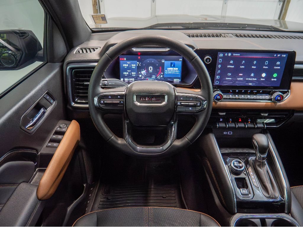 Used 2024 GMC Canyon AT4 image 27