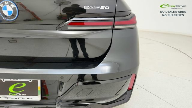 Used 2025 BMW i7 xDrive60 w/ Executive Package RWD image 28