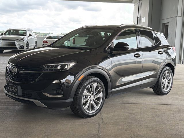 Used 2022 Buick Encore GX Essence w/ Experience Buick Package FWD image 3