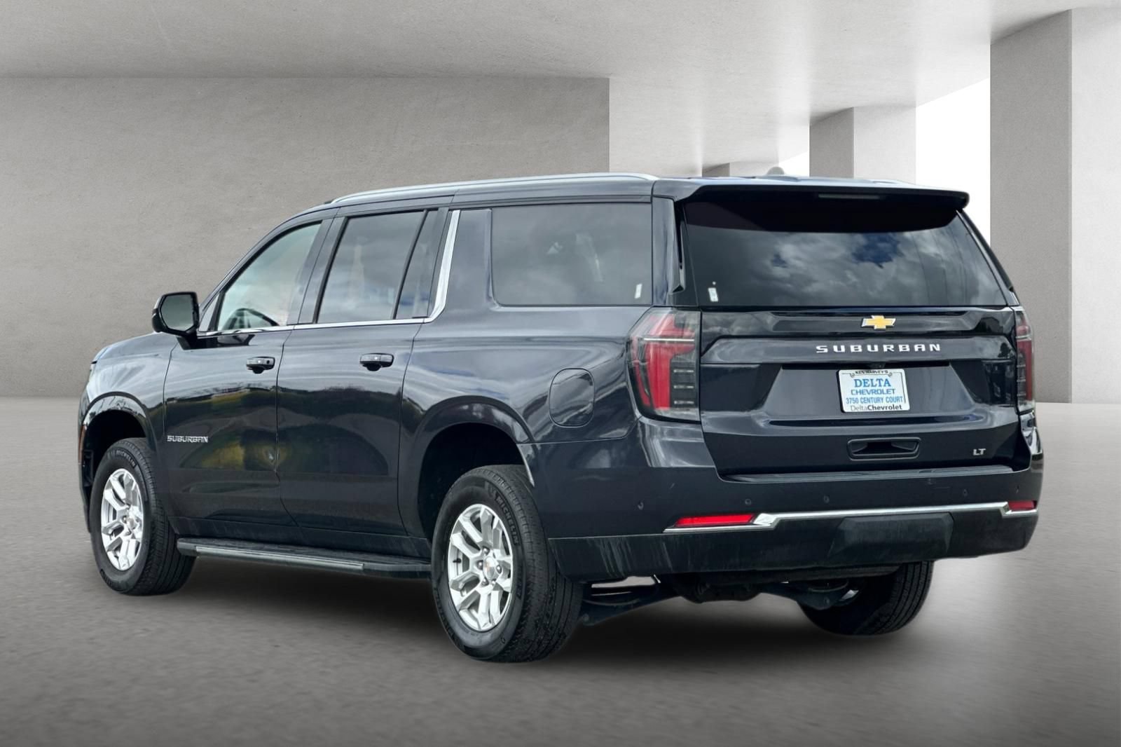 Used 2025 Chevrolet Suburban LT AWD/4WD image 6