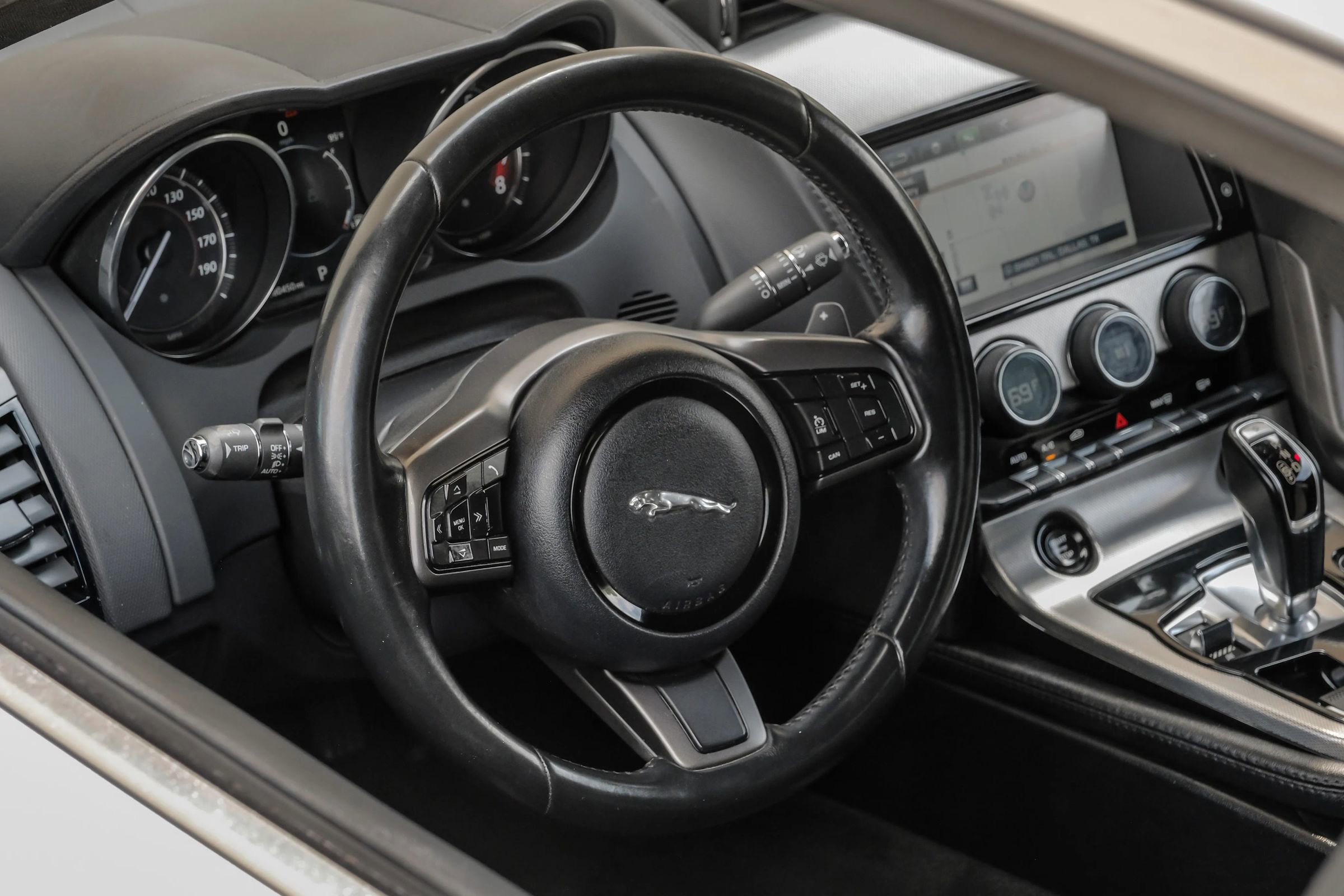 Used 2017 Jaguar F-TYPE Coupe image 17