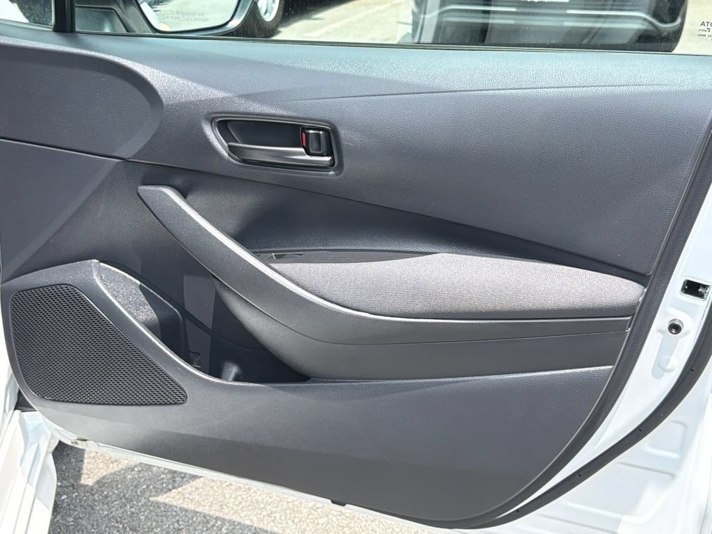 Used 2025 Toyota Corolla LE FWD image 11