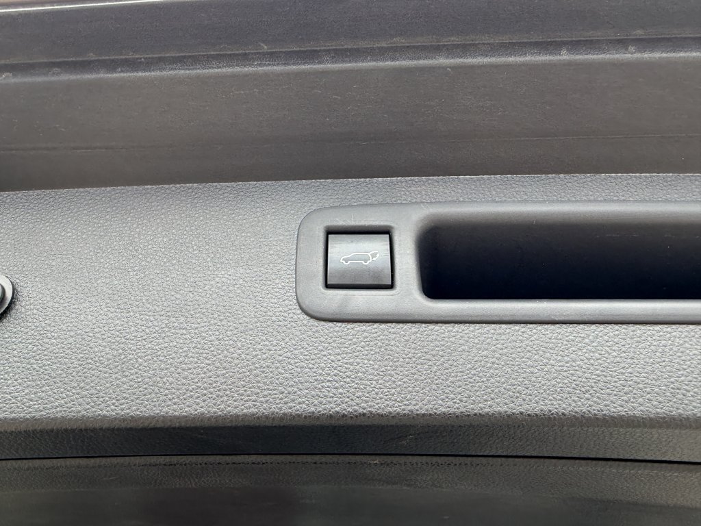 Used 2021 Toyota Highlander XLE AWD/4WD image 34