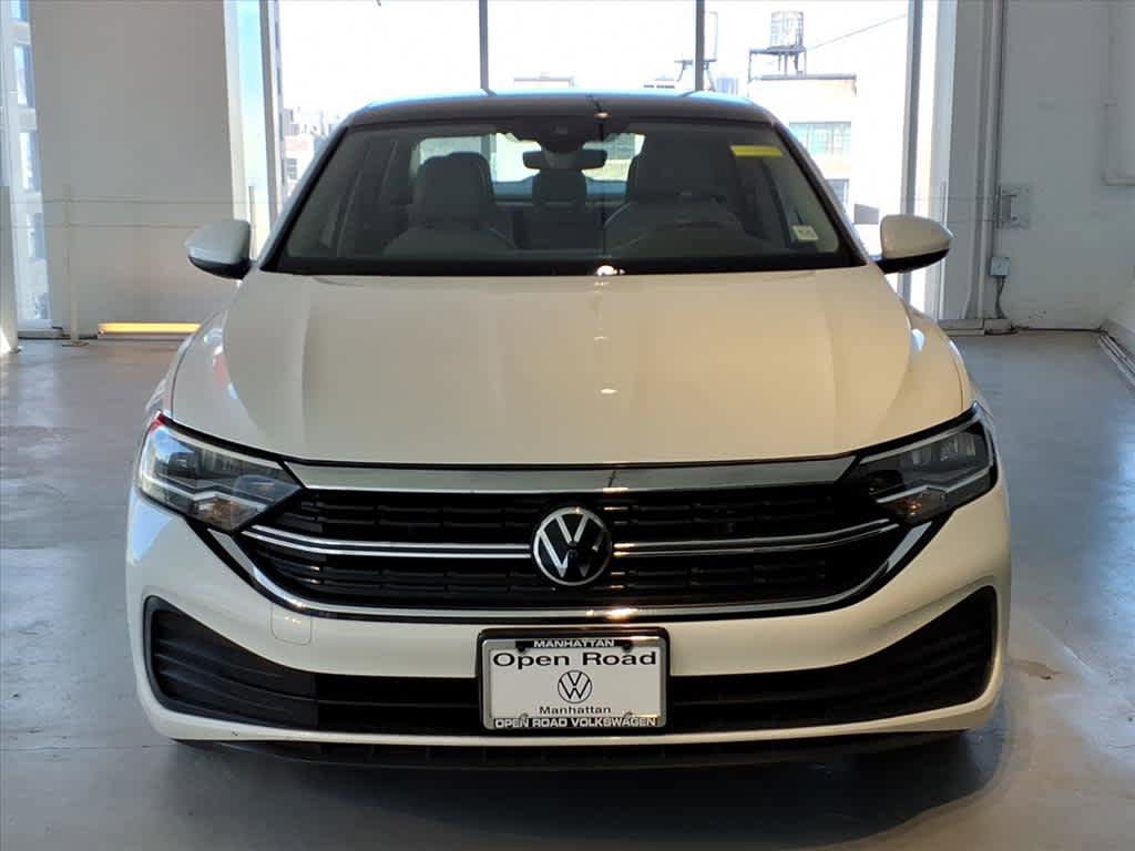 Certified 2023 Volkswagen Jetta SE w/ Panoramic Sunroof Package FWD image 2