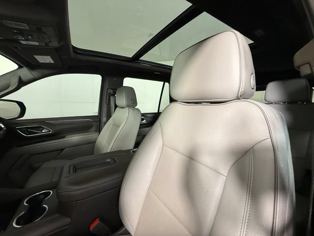 Used 2024 GMC Yukon SLT w/ SLT Luxury Package AWD/4WD image 16