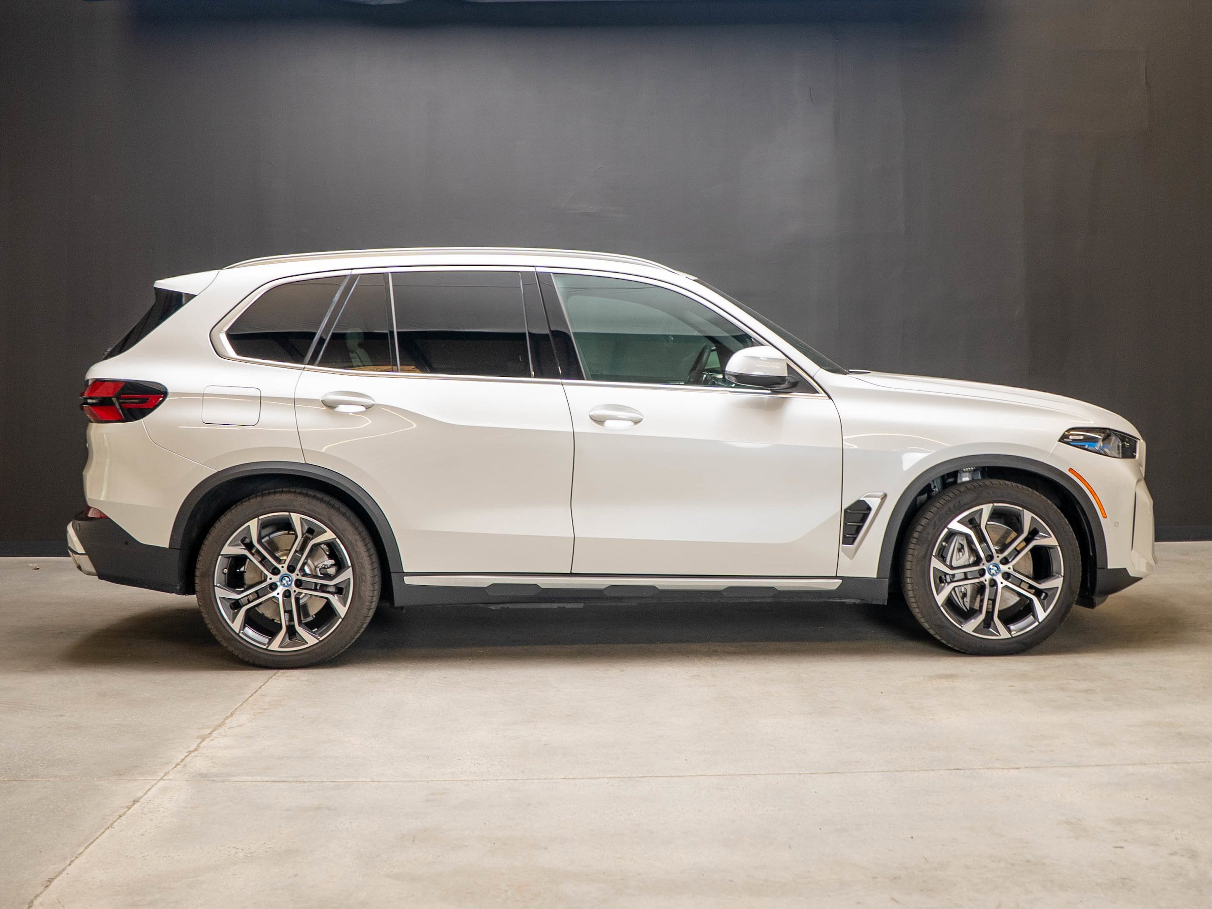 Used 2025 BMW X5 xDrive50e AWD/4WD image 8