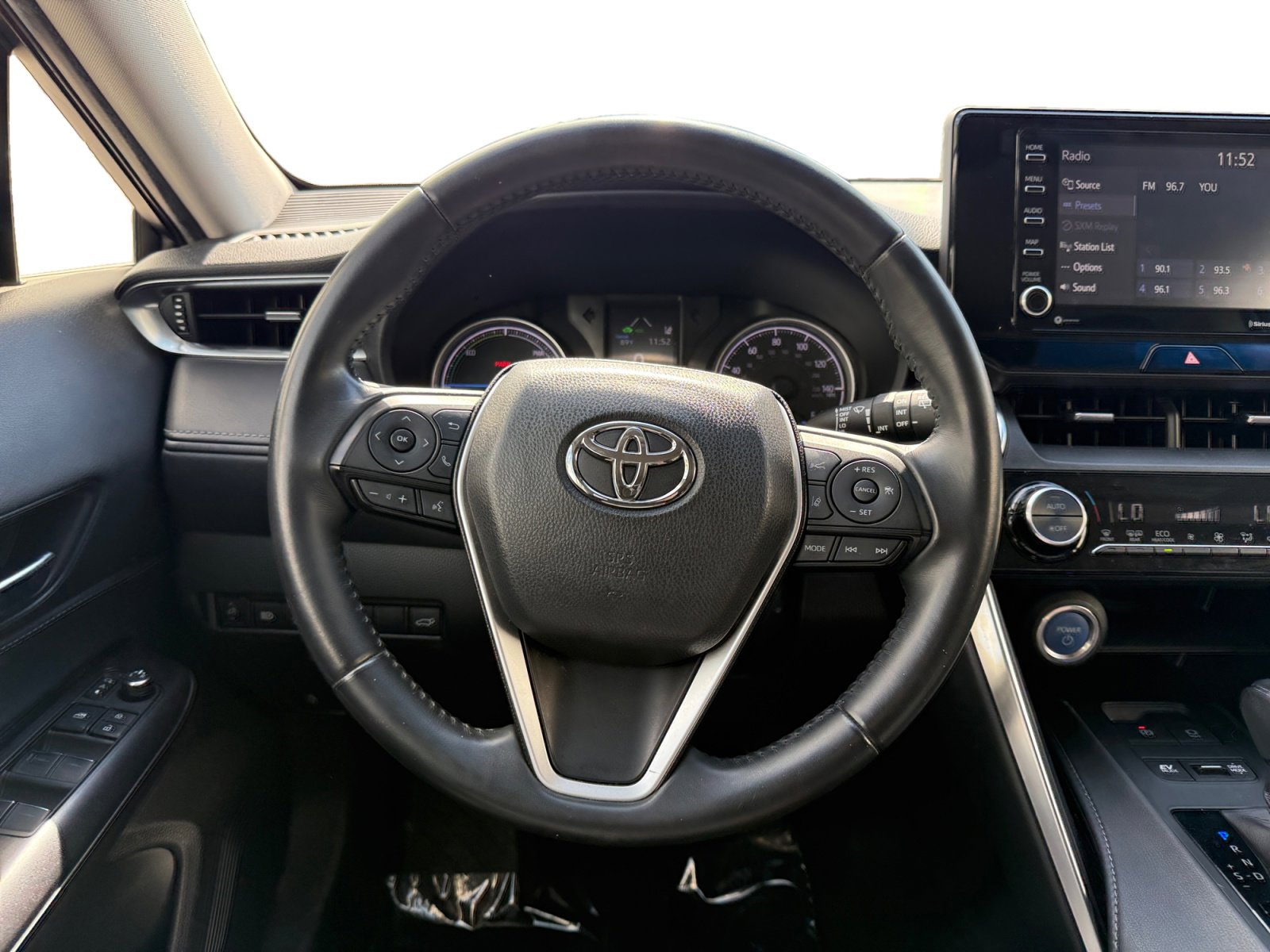 Used 2021 Toyota Venza LE image 12